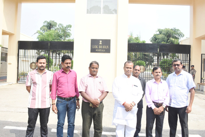 Activists of Tripura Baishya Kapali Samaj called on Governor of Tripura, Indrasena Reddy Nallu at Lok Bhavan in Agartala on October 7.