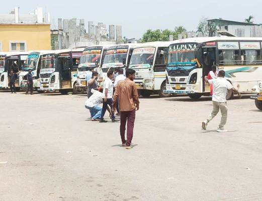 Chaos and scuffle broke out in Nagerjala bus stand of Agartala after assault allegations surfaced against BMS office bearers against miscreants owing allegiance with local BJP councillor on June 3.