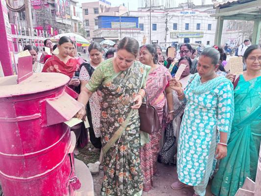 AIDWA members submit a letter to Chief Minister Dr. Manik Saha in Agartala on February 24. 