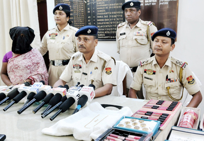 A female thief was arrested by West Agartala police station on on September 15 with stolen items including gold chain.