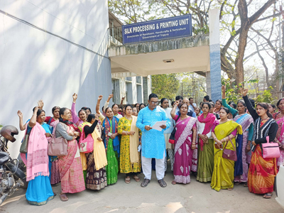 Mazdoor Monitoring Cell meet in a deputation at the office of Director Handloom, Handicrafts and Sericulture in Agartala on January 28 demanding hike in wages of reeler and twister workers .