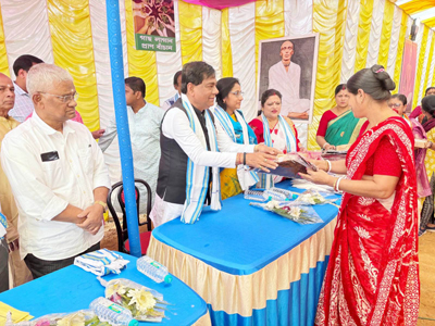 Ward number 8 Agartala Municipal Corporation (AMC) distributed winter garments among poor and destitute people in the presence of Mayor Dipak Majumder on January 26 (1)