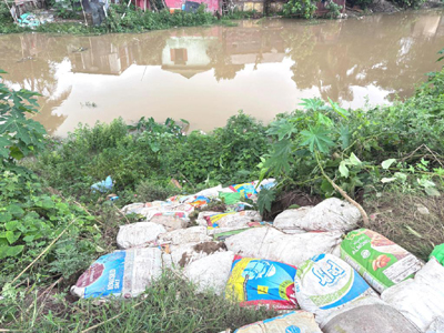 A portion of embankment along Katakhal behind Pragati School area of Agartala collapsed due to heavy rain on July 13 morning during incessant rain leading to panic.