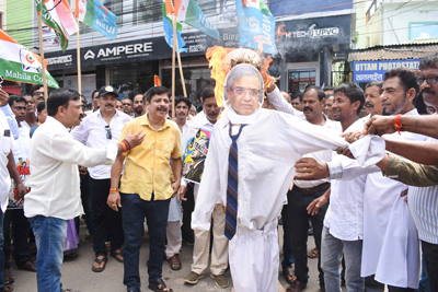 Tripura Pradesh Congress burns an effigy of Chief Election Commissioner Gyanesh Kumar during a protest in Agartala on September 25.