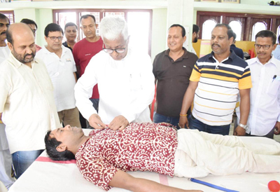Former Chief Minister Manik Sarkar attended a blood donation camp organised by TMSU at CITU office in Agartala on June 4.