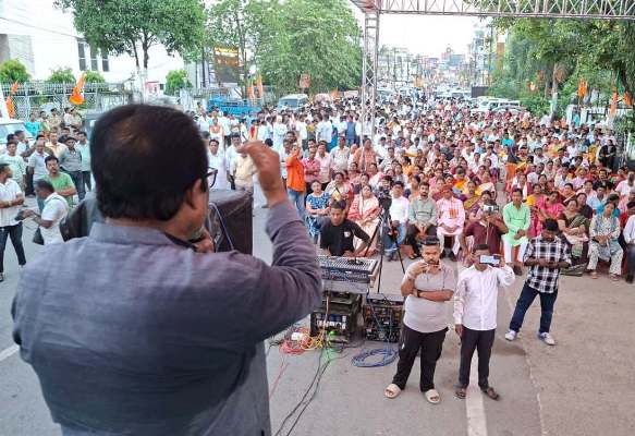 Bharatiya Janata Party (BJP) on October 26 organized a mass protest meeting in front of Rabindra Satabarshiki Bhavan in Agartala, condemning an alleged derogatory remark by Congress president Mallikarjun Kharge about Prime Minister Narendra Modi’s father.