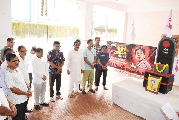 CPIM affiliate bodies pay tributes to slain journalist Shantanu Bhowmik at Chatra Juba Bhavan in Agartala on September 20 on his death anniversary.