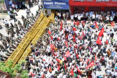 Left trade unions participated in Jail Bharo movement at Agartala City on August 10 in support of their demands.