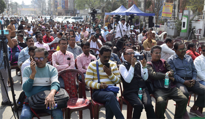 United forum of Tripura Journalists and media workers organized a mass demonstration in Front of Rabindra Satabarshiki Bhavan in Agartala on February 9 in support of their 11-point charter of demands.