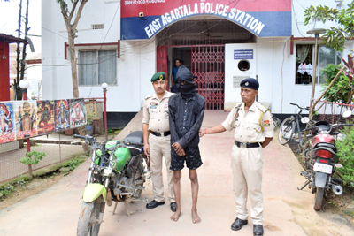 One suspected gold chain snatcher linked to the Bankumari incident was arrested with a motorcycle by police at East Agartala police station on September 13.