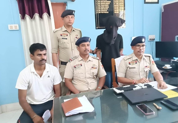 Police personnel of NCC police station of Agartala arrested a thief on August 19 , involved with the theft of a laptop and two mobile phones from a doctor in GB Hospital and recovered the stolen items under his possession.