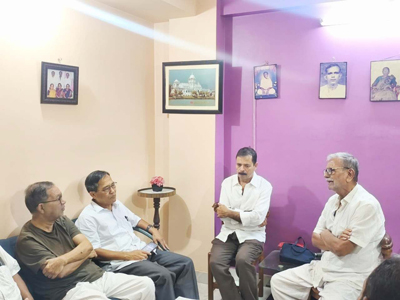 Opposition leader and CPIM state secretary, Jitendra Chaudhury paid a visit to the residence of former state footballer Dilip Chakraborty in Agartala on August 6 to express his condolences, who recently  lost his wife.
