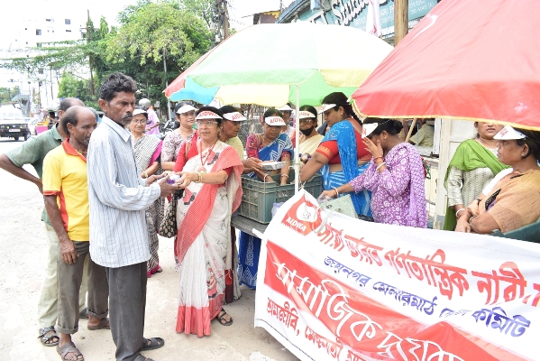 Activists of the All India Democratic Women's Association (AIDWA) distributed food among working people in Agartala on July 6.