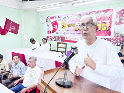 Former Chief Minister and veteran CPIM leader Manik Sarkar addressed the state conference of barbers union affiliated to CITU at Agartala on August 6.