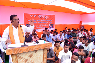 The Mazdoor Monitoring Cell organised a demonstration in front of City Centre demanding withdrawal of ban on e-rickshaws at Agartala on August 24.