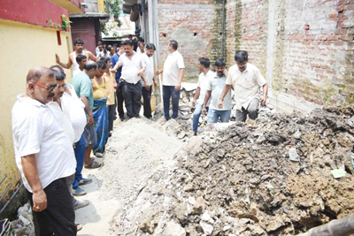 Chaos erupted at Maharaj Ganja Bazar in Agartala after allegations of encroachment were raised against two shopkeepers on June 6.