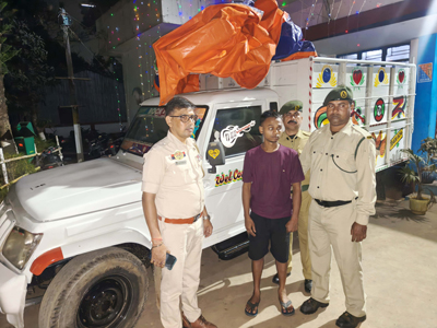 A huge consignment of dr Ganja was seized at Agartala by police personnel from Amtali Police station on March 28 and arrested a smuggler.