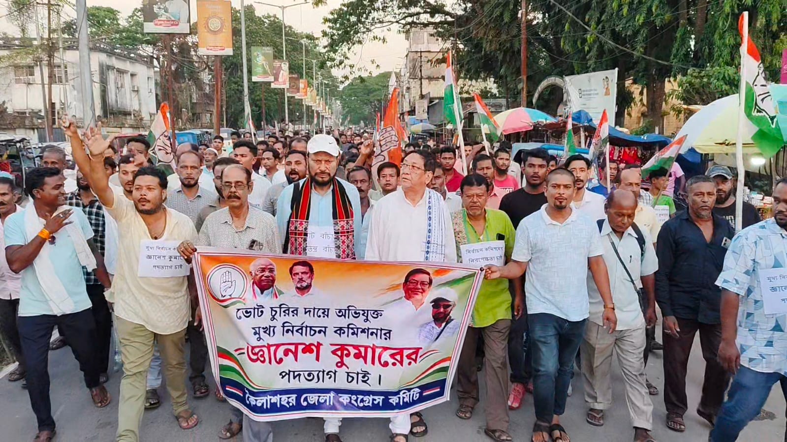 As part of the nationwide protest programme launched by the All India Congress Committee (AICC), the Unakoti District Congress on September 28 organized a massive protest rally and burnt the effigies of Chief Election Commissioner (CEC) Gyanesh Kumar and Prime Minister Narendra Modi in Kailashahar, alleging attempts to undermine the electoral process and deprive millions of citizens of their voting rights.
