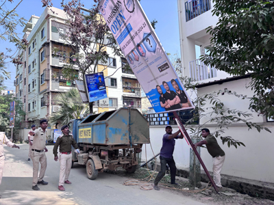 Enforcement teams of Agartala Municipal Corporation (AMC) removed unauthorised banners and cut outs from the city on January 31.