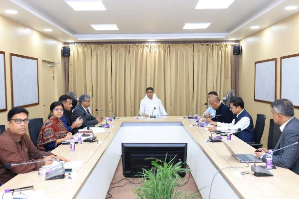 Chief Minister Dr Manik Saha chaired a meeting along with the concerned officials regarding the establishment of the proposed Hotel Taj Pushpabanta Palace and reviewed the PPT presentation at the Conference Hall of TIFT, Agartala on April 29.
