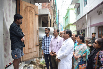 Mayor of Agartala Municipal Corporation (AMC) Dipak Majumder and BJP leaders paid a visit to victims of Jaundice outbreak in Ramnagar area and distributed fruits among them on April 9.