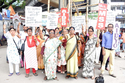 AIDSO staged a protest in Agartala on June 14 demanding justice against the mysterious death of a woman employee at Shantiniketan Medical College complex in the city.