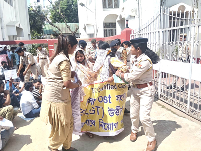 TET II GT aspirants organised a protest in front of the official residence of Finance Minister Pranajit Singha Roy in Agartala on April 7 demanding their jobs.
