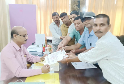 Members of the Bharatiya Janata Mazdoor Sangh submit a deputation to the Labour Commissioner at Agartala on June 9. 