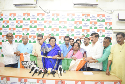 Former councillor of Agartala Municipal Corporation (AMC) TMC leader, Panna Deb joins Congress during a joining programme held at Congress Bhavan in Agartala on October 7.