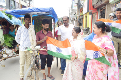 AMC Central Zone chairperson Ratna Dutta distributed the National Flag to some shopkeepers at Agartala on August 14.