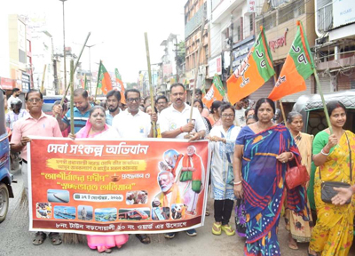 Chairperson AMC Central Zone conducts a cleanliness drive to mark the birthday of PM Modi at Kaman Chowmuhani area of Agartala on September 17.