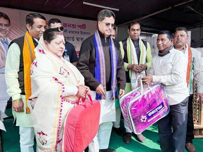 Chief Minister Dr Manik Saha joined a blanket distribution programme by AMC ward number 20 in Agartala on January 16.