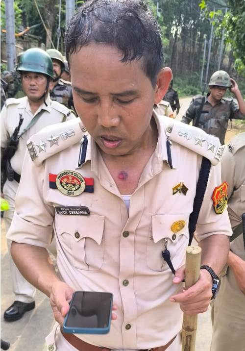 Police personnel, including SP (Sepahijala), injured in Tipra Motha attack on BJP candidate house in Takarjala