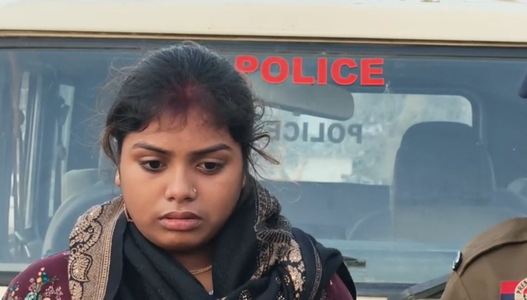 Young housewife arrested with Brown Sugar near Teliamura Railway station