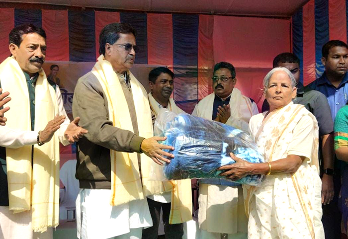 Government working with humanitarian perspective for people: CM