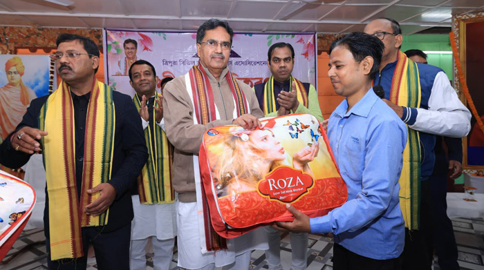 CM lauds TCS officers for humanitarian initiatives