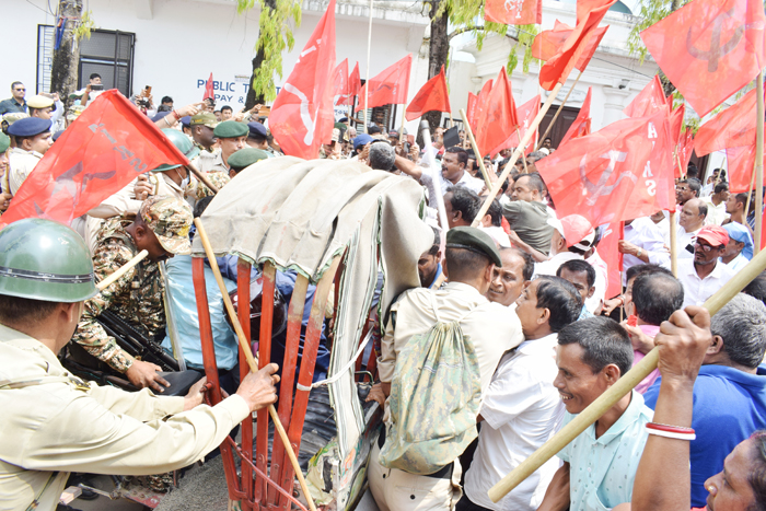 Left-affiliated organisations’ Assembly march sees scuffle with police; few injured